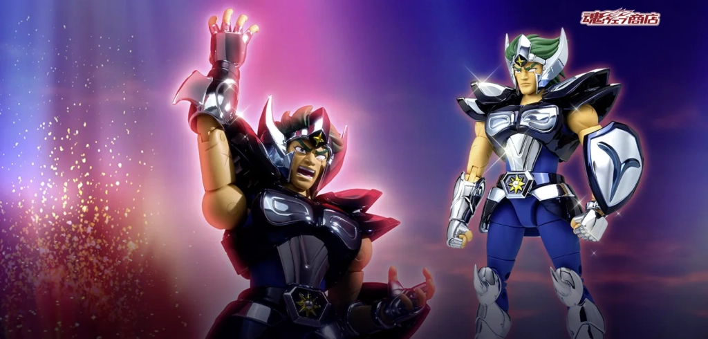 Deux figurines de Saint Seiya Myth Cloth EX représentant Moses de la Baleine avec une aura de cosmos dans son armure, posant sur fond coloré avec des effets de lumière.