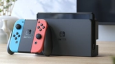Nintendo Switch Modèle OLED : bleu néon / rouge néon - Console