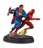 Dc gallery statuette superman vs the flash racing 2nd edition 26 cm