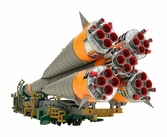 Soyuz rocket & transport train plastic model kit 1/150 32 cm