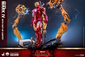 Figurine Hot Toys Iron Man Mark IV with Suit-Up Gantry articulée