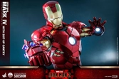 Figurine Hot Toys Iron Man Mark IV with Suit-Up Gantry articulée