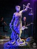 Metallica statuette rock ikonz on tour lady justice