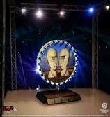 Pink floyd statuette rock ikonz on tour projection screen