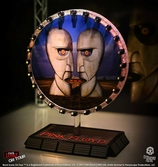 Pink floyd statuette rock ikonz on tour projection screen