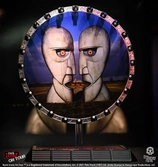 Pink floyd statuette rock ikonz on tour projection screen
