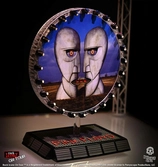 Pink floyd statuette rock ikonz on tour projection screen