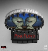 Pink floyd statuette rock ikonz on tour projection screen