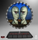 Pink floyd statuette rock ikonz on tour projection screen