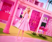Barbie the movie poupée barbie in pink gingham dress