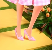 Barbie the movie poupée barbie in pink gingham dress