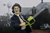 Leatherface pretty woman mask 50th anniversary clothed action figura 20 cm the texas chainsaw massacre