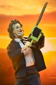 Leatherface pretty woman mask 50th anniversary clothed action figura 20 cm the texas chainsaw massacre
