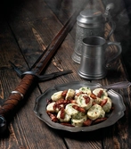 The witcher: the official cookbook - recipes, legends and culinary tales allemand